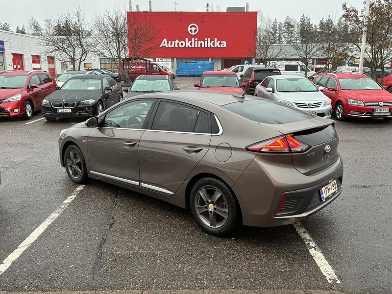Hyundai IONIQ hybrid vaihtoauto