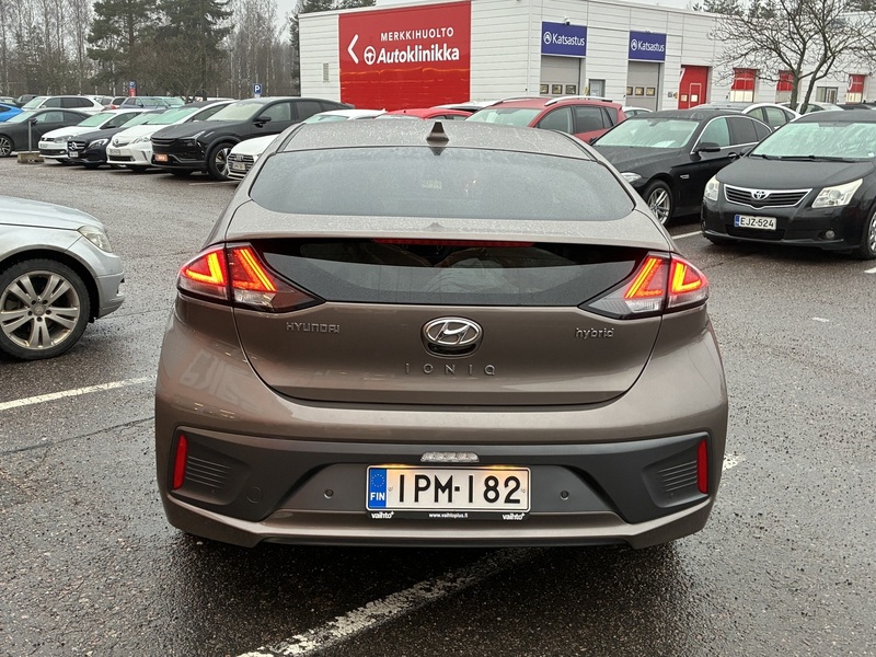 Hyundai IONIQ hybrid vaihtoauto