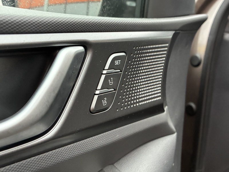 Hyundai IONIQ hybrid vaihtoauto