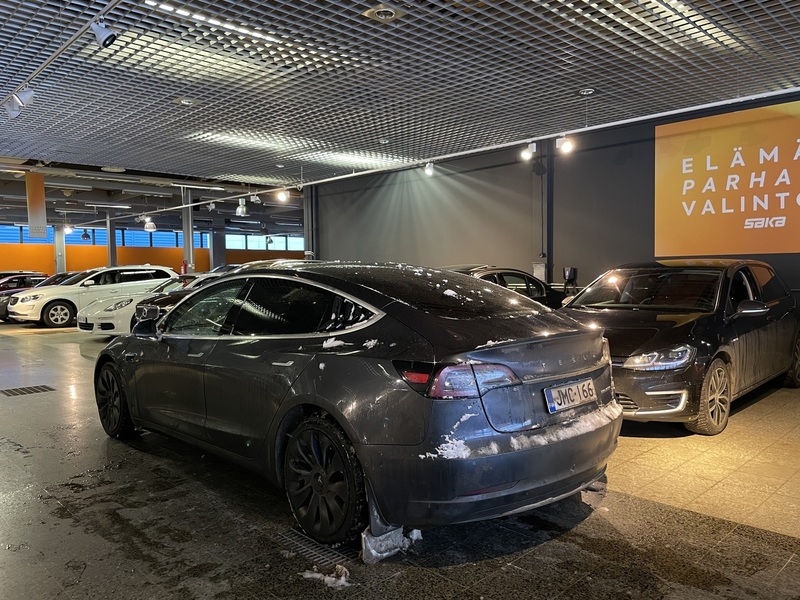 Tesla Model 3 vaihtoauto