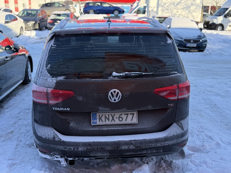 Volkswagen Touran vaihtoauto