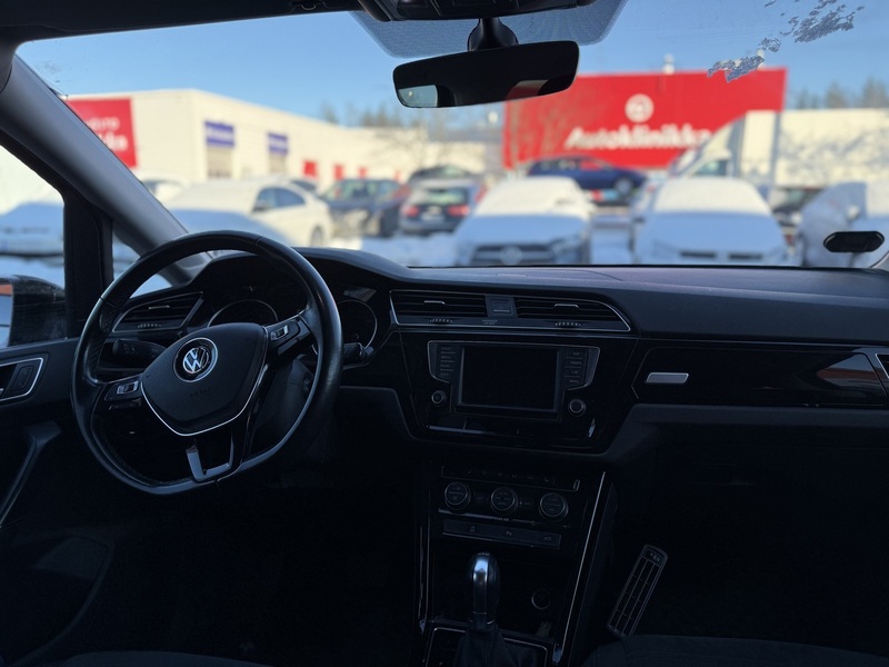 Volkswagen Touran vaihtoauto