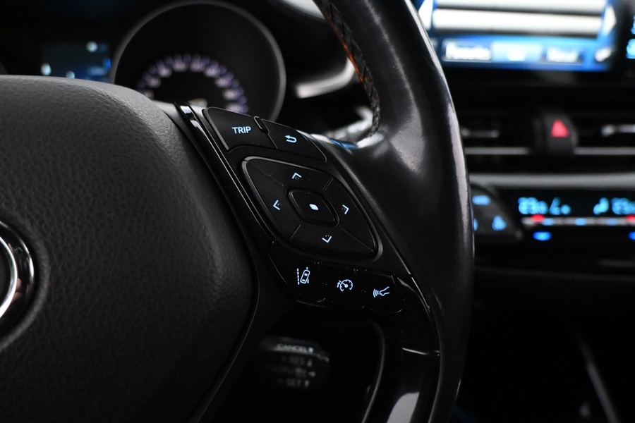 Toyota C-HR vaihtoauto