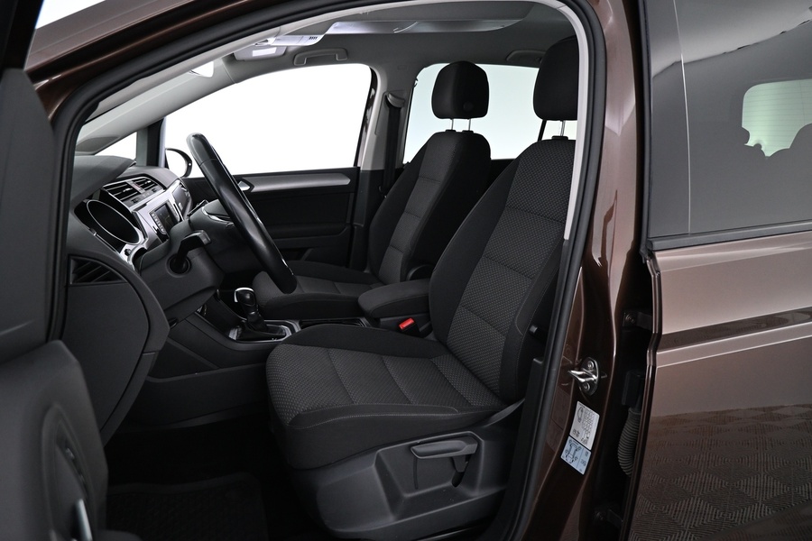 Volkswagen Touran vaihtoauto