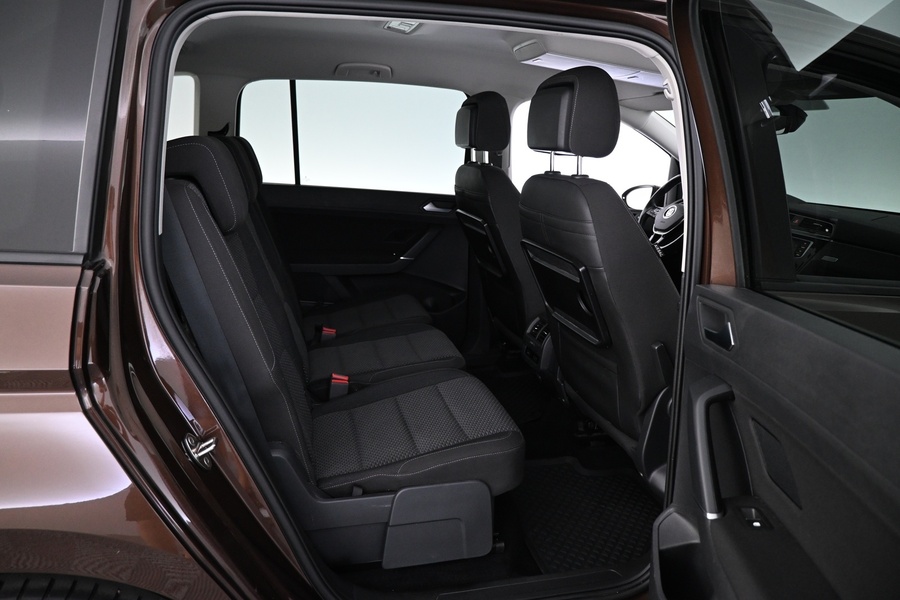 Volkswagen Touran vaihtoauto