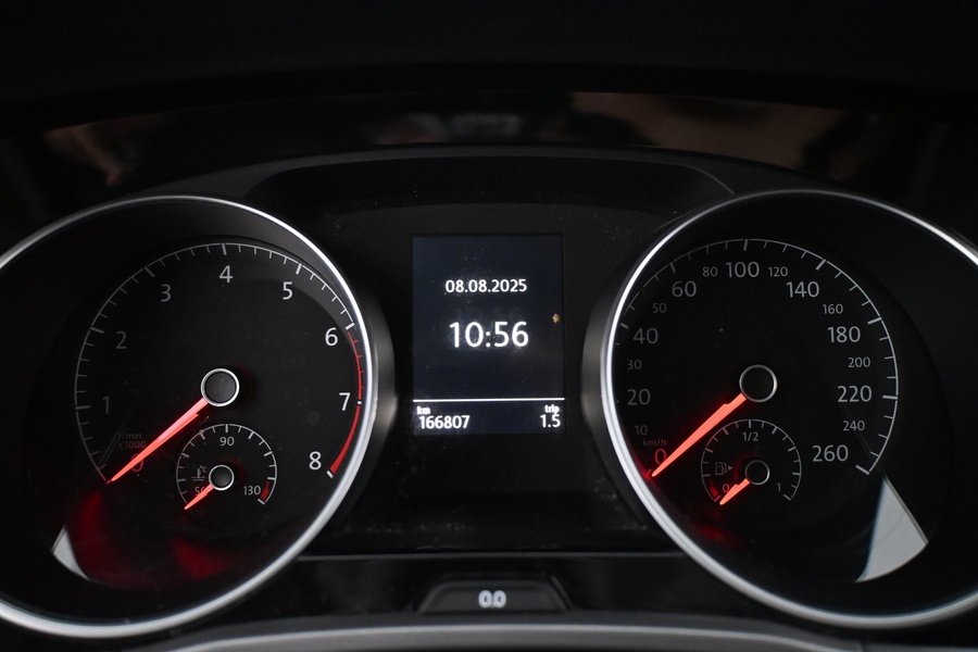 Volkswagen Touran vaihtoauto