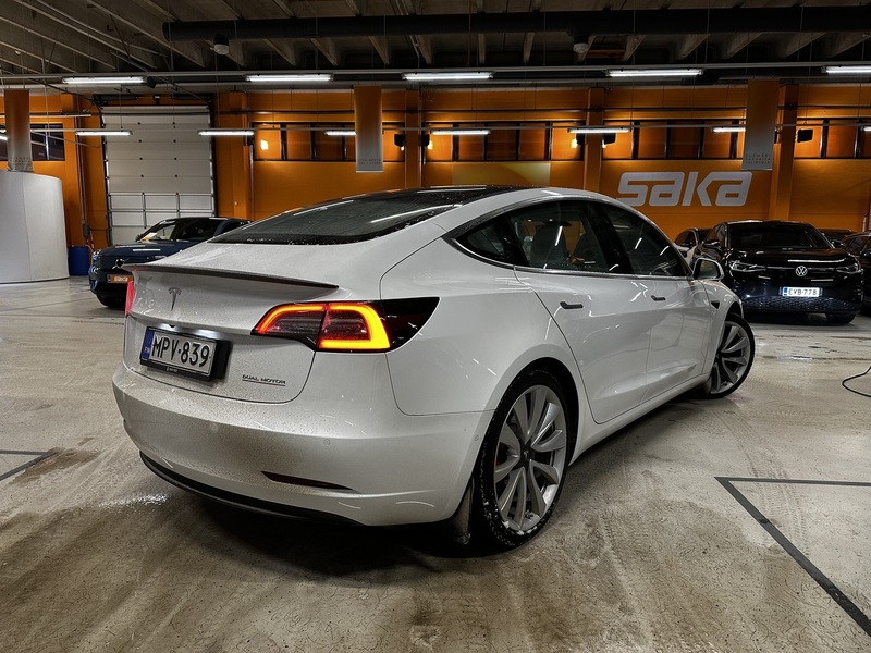 Tesla Model 3 vaihtoauto