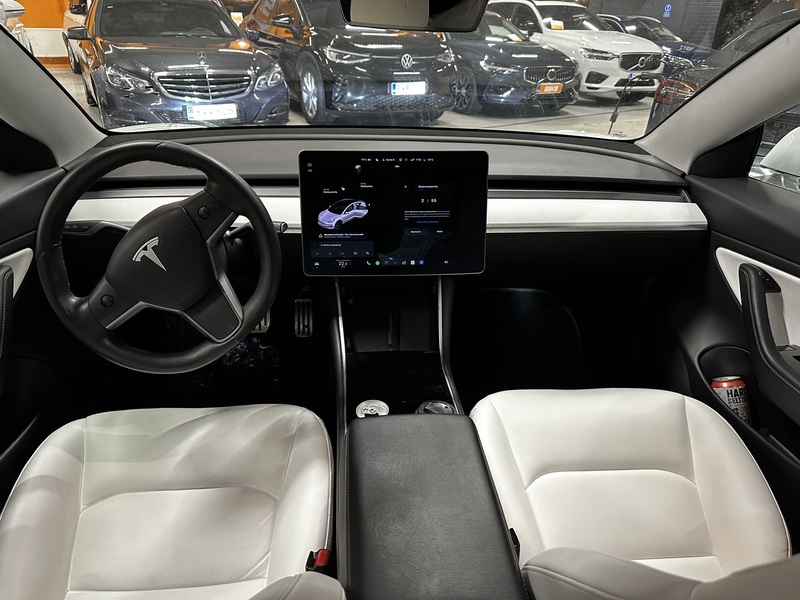 Tesla Model 3 vaihtoauto