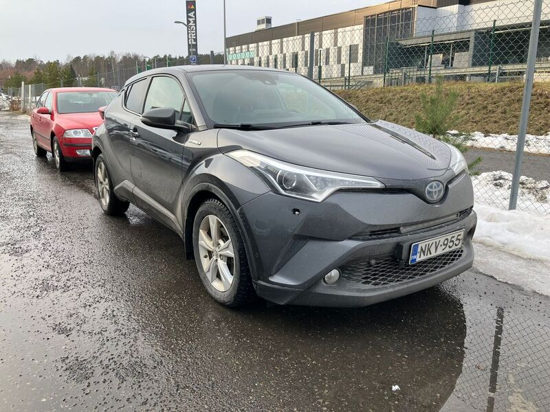 Toyota C-HR vaihtoauto
