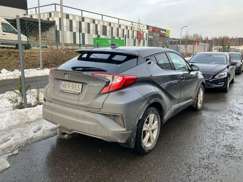 Toyota C-HR vaihtoauto