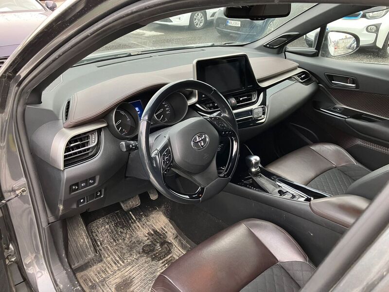 Toyota C-HR vaihtoauto