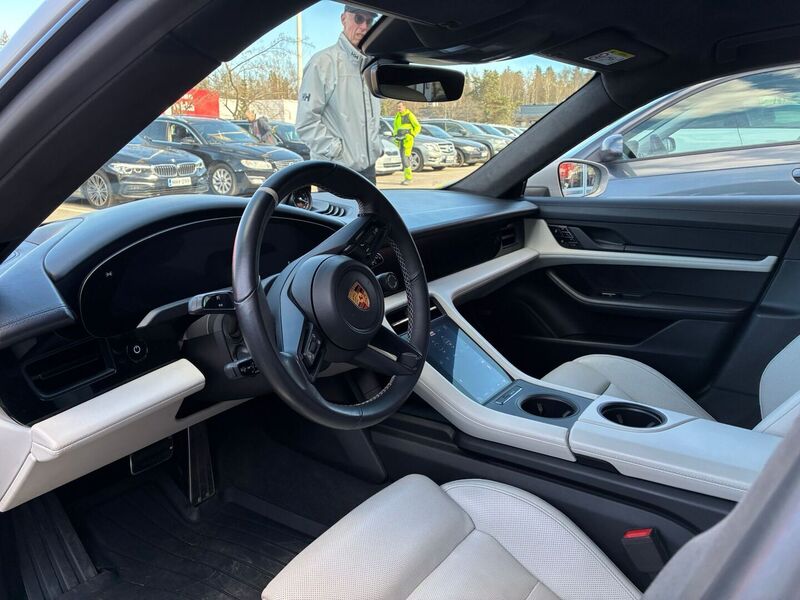 Porsche Taycan vaihtoauto