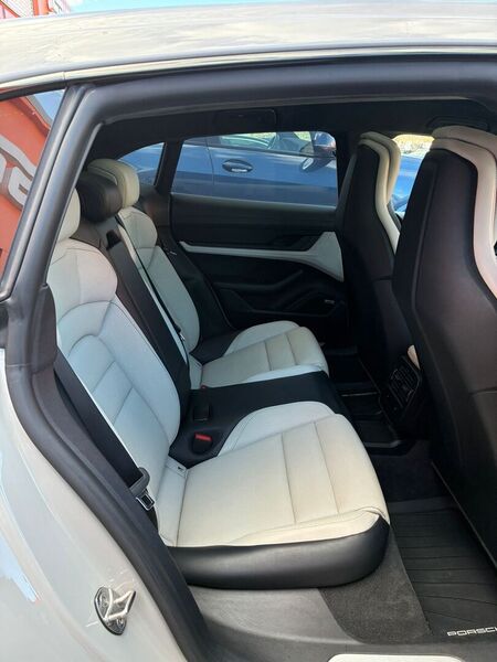 Porsche Taycan vaihtoauto