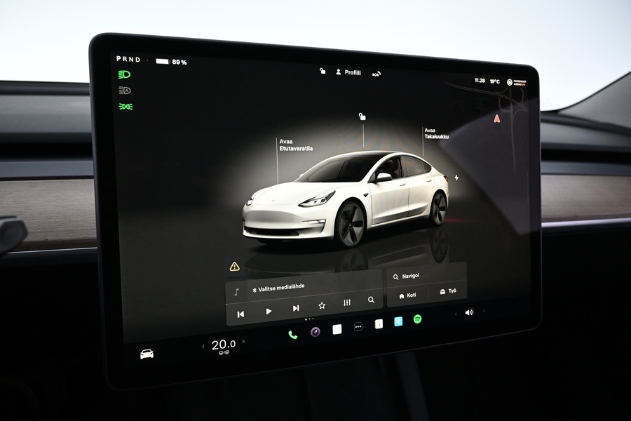 Tesla Model 3 vaihtoauto