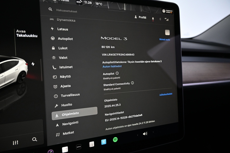 Tesla Model 3 vaihtoauto