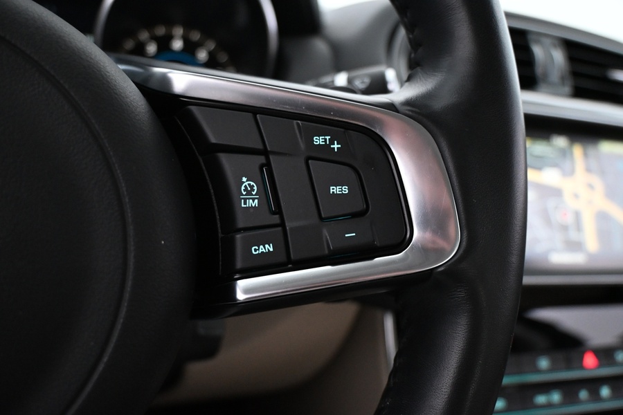 Jaguar XE vaihtoauto