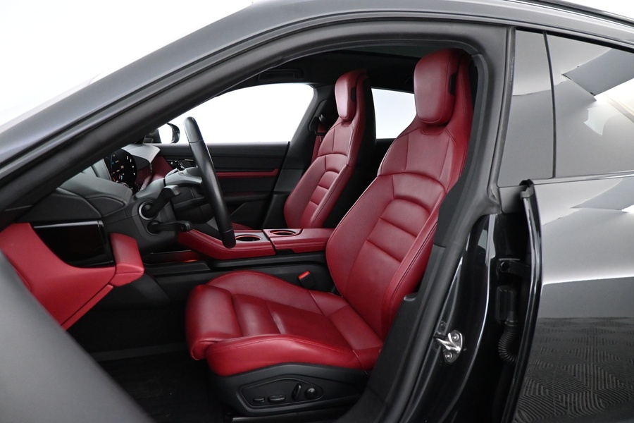 Porsche Taycan vaihtoauto