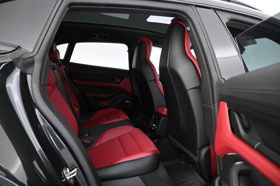 Porsche Taycan vaihtoauto