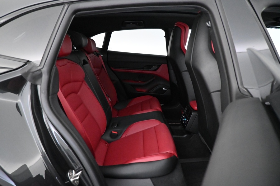 Porsche Taycan vaihtoauto