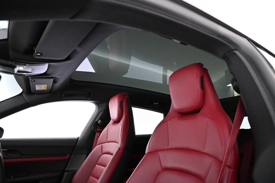 Porsche Taycan vaihtoauto