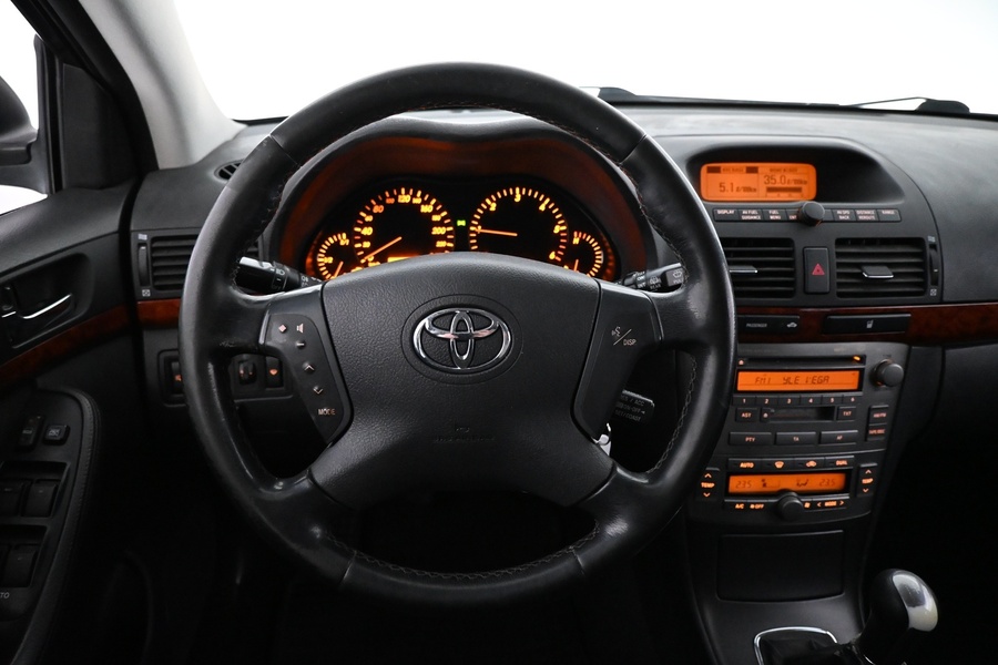 Toyota Avensis vaihtoauto