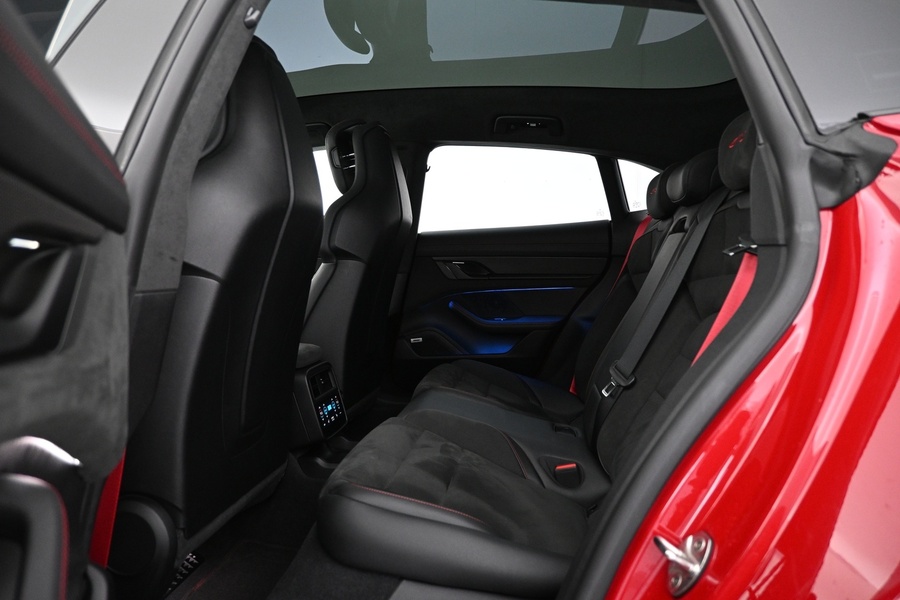 Porsche Taycan vaihtoauto