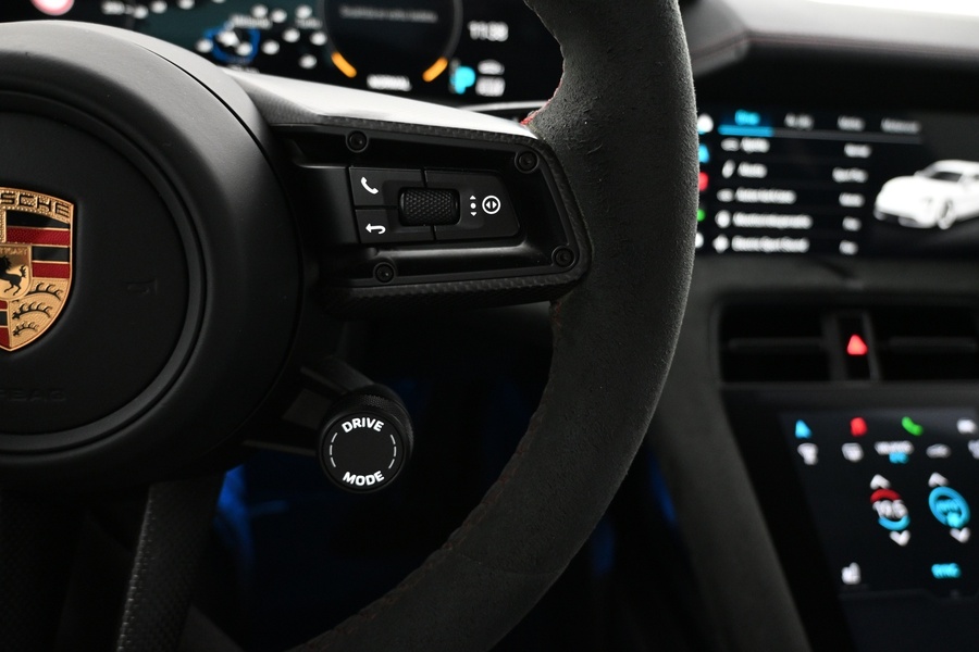 Porsche Taycan vaihtoauto