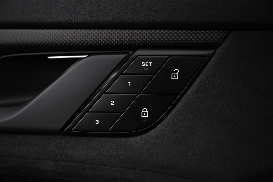 Porsche Taycan vaihtoauto