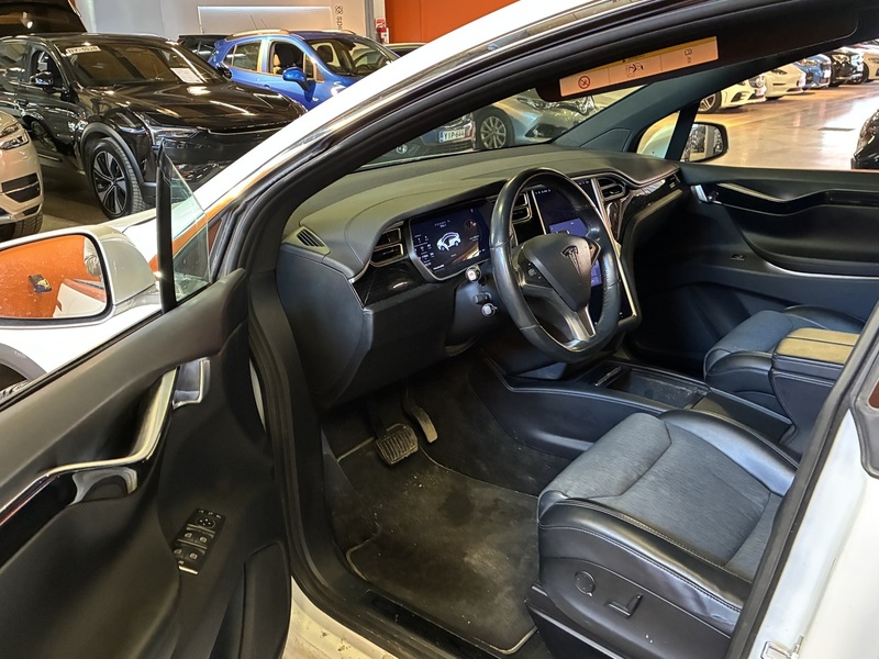 Tesla Model X vaihtoauto