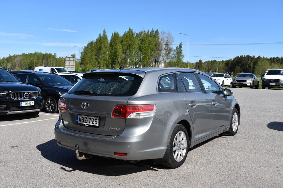 Toyota Avensis vaihtoauto
