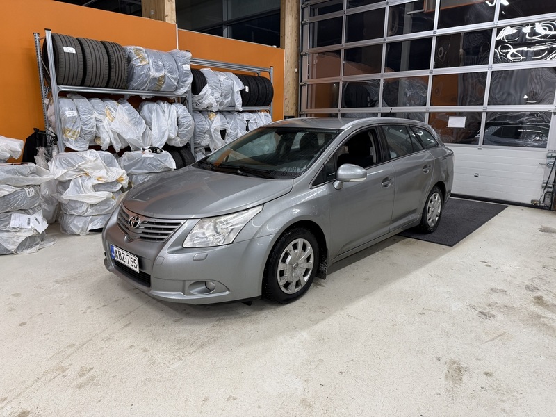 Toyota Avensis vaihtoauto