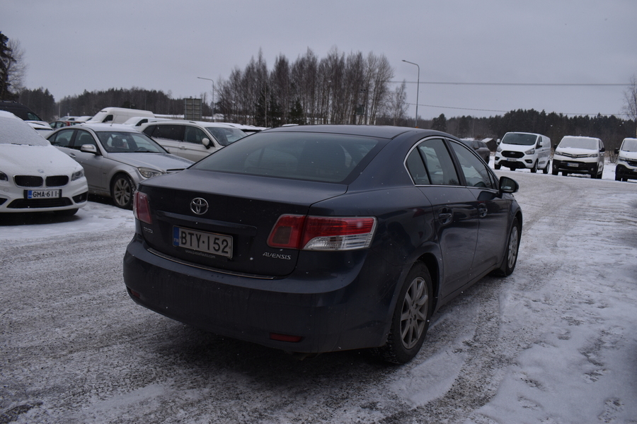Toyota Avensis vaihtoauto