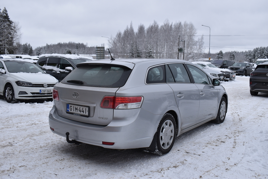 Toyota Avensis vaihtoauto