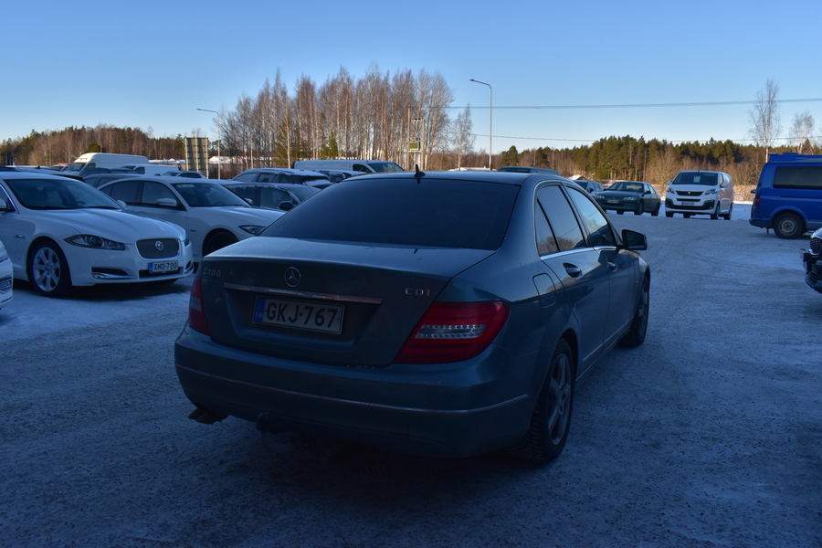Mercedes-Benz C vaihtoauto