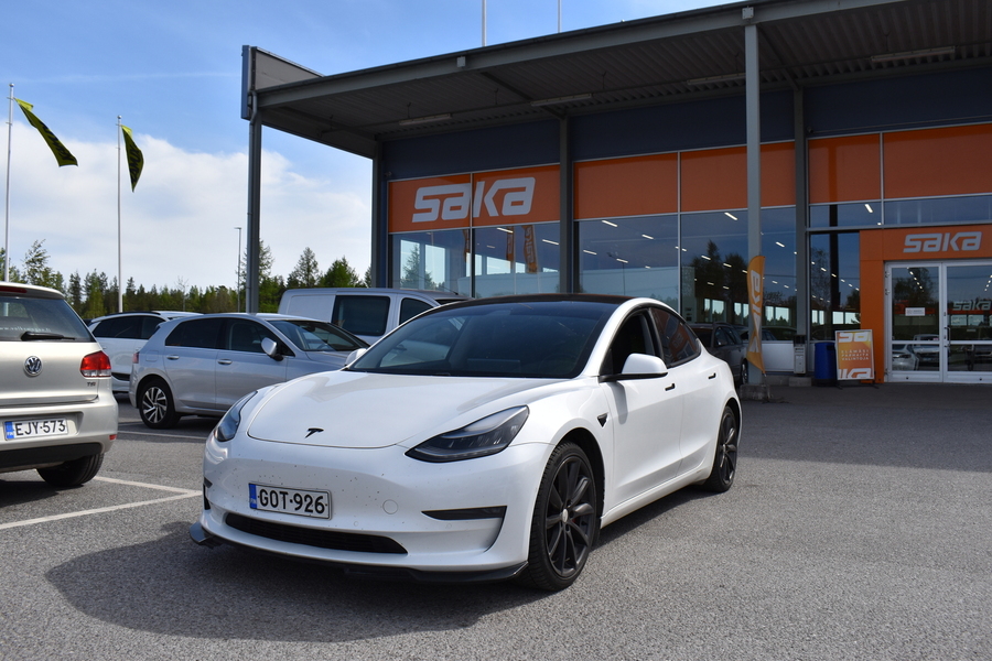 Tesla Model 3 vaihtoauto