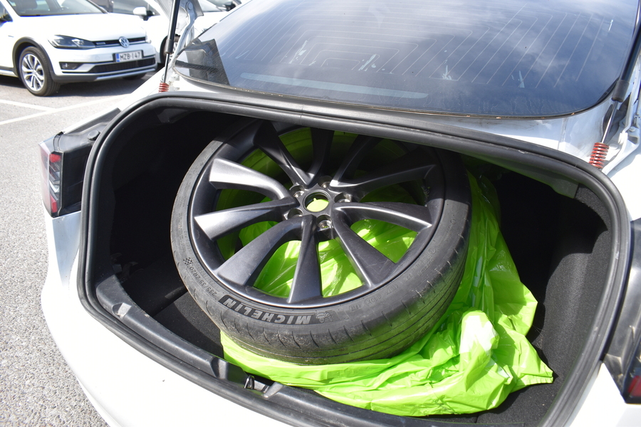Tesla Model 3 vaihtoauto