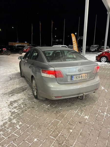 Toyota Avensis vaihtoauto