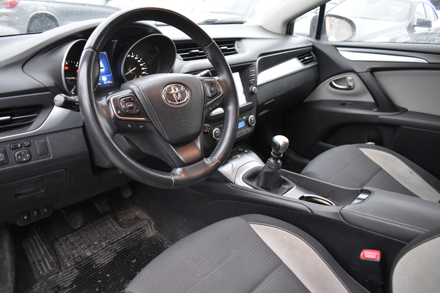 Toyota Avensis vaihtoauto