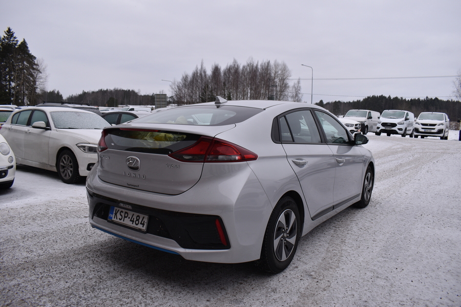 Hyundai IONIQ hybrid vaihtoauto