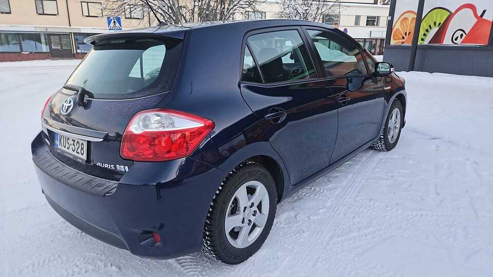 Toyota Auris vaihtoauto