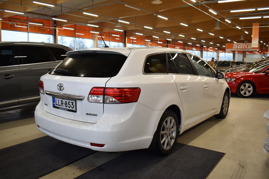 Toyota Avensis vaihtoauto