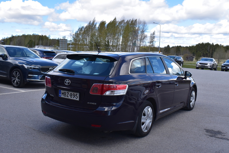 Toyota Avensis vaihtoauto
