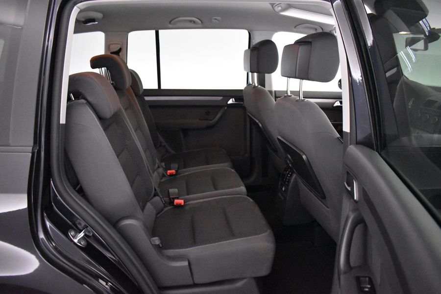 Volkswagen Touran vaihtoauto