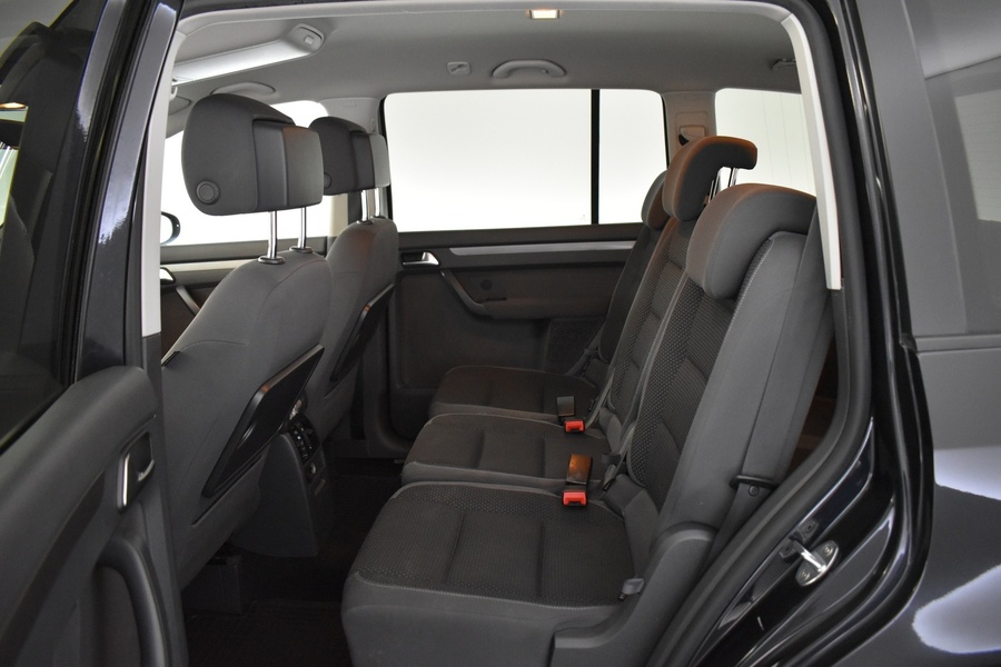 Volkswagen Touran vaihtoauto