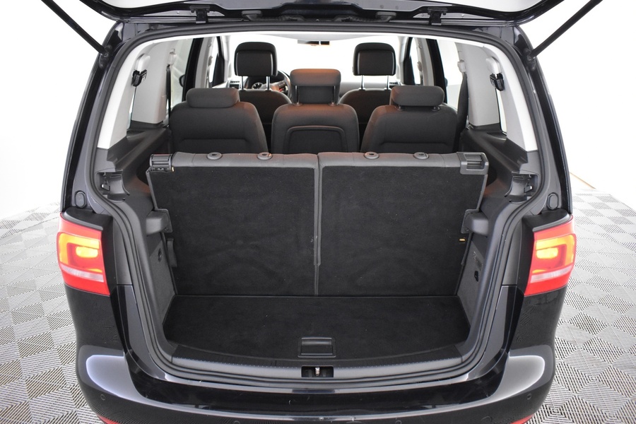 Volkswagen Touran vaihtoauto