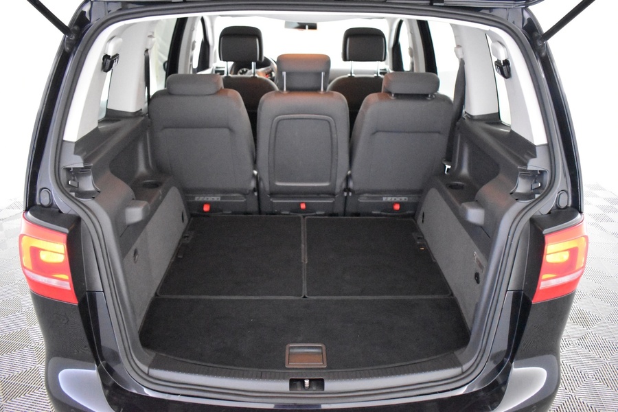 Volkswagen Touran vaihtoauto