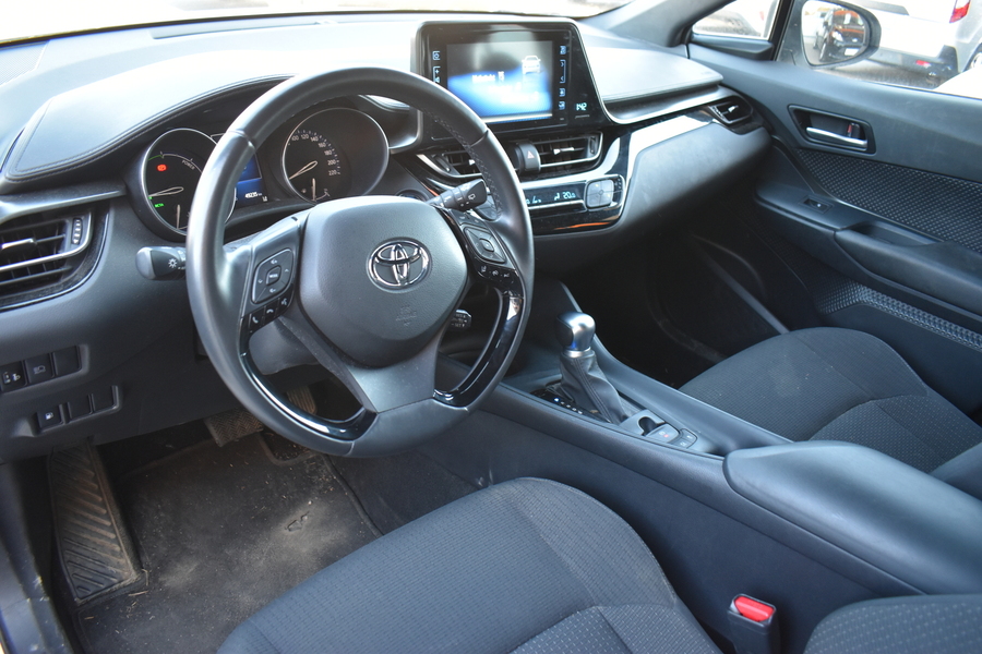 Toyota C-HR vaihtoauto