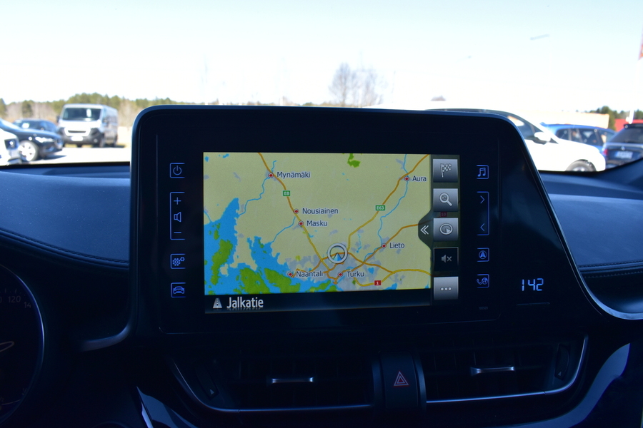 Toyota C-HR vaihtoauto