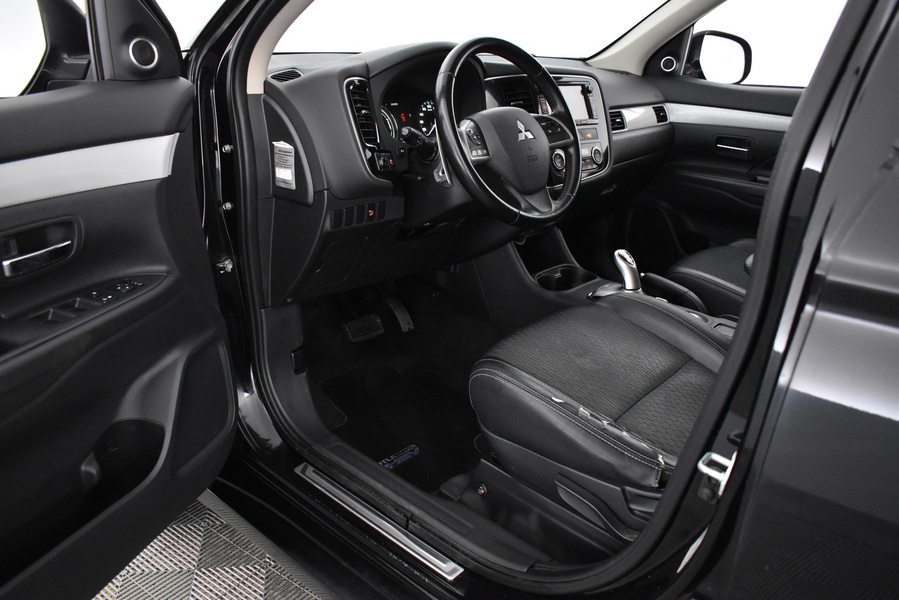 Mitsubishi Outlander PHEV vaihtoauto