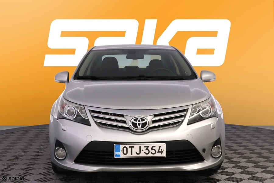 Toyota Avensis vaihtoauto